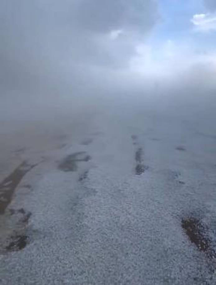 Los meteorólogos han relacionado esta inusual tormenta con un sistema de baja presión que se desplazó desde el Mar Arábigo hasta Omán llevando humedad a la región típicamente seca.