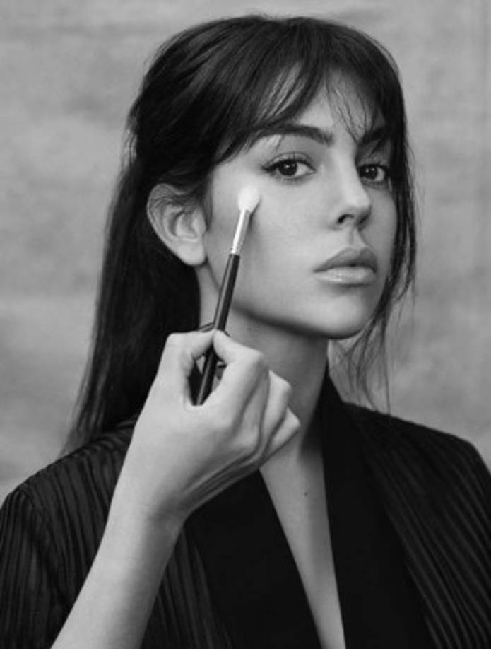 Georgina que se mudó a Turín, Italia, a raíz de fichaje de Cristiano Ronaldo a la Juventus, se ha abierto nuevas puertas y se ha convertido en una de las modelos más cotizadas en su lugar de residencia.