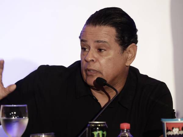 El actor estadounidense Raymond Cruz, quien interpretó a Tuco Salamanca en la exitosa serie 'Breaking Bad', participa en una conferencia de prensa este viernes, en San José, Costa Rica.