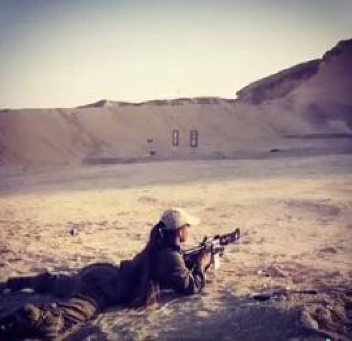 Thalita recibió entrenamiento como francotiradora junto a los Peshmergas, las fuerzas militares armadas de la región independiente de Kurdistán en Irak.