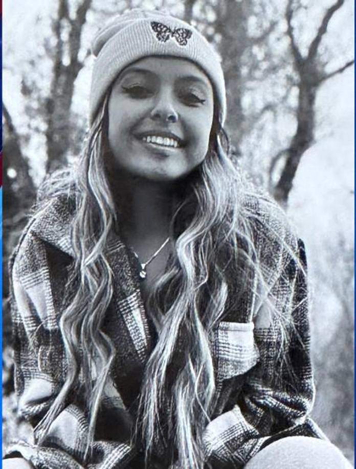 En un intento de alcanzar a la víctima, Aguilar rompió la ventana del pasajero de la amiga de la joven, quien tuvo que escapar para salvar su vida.