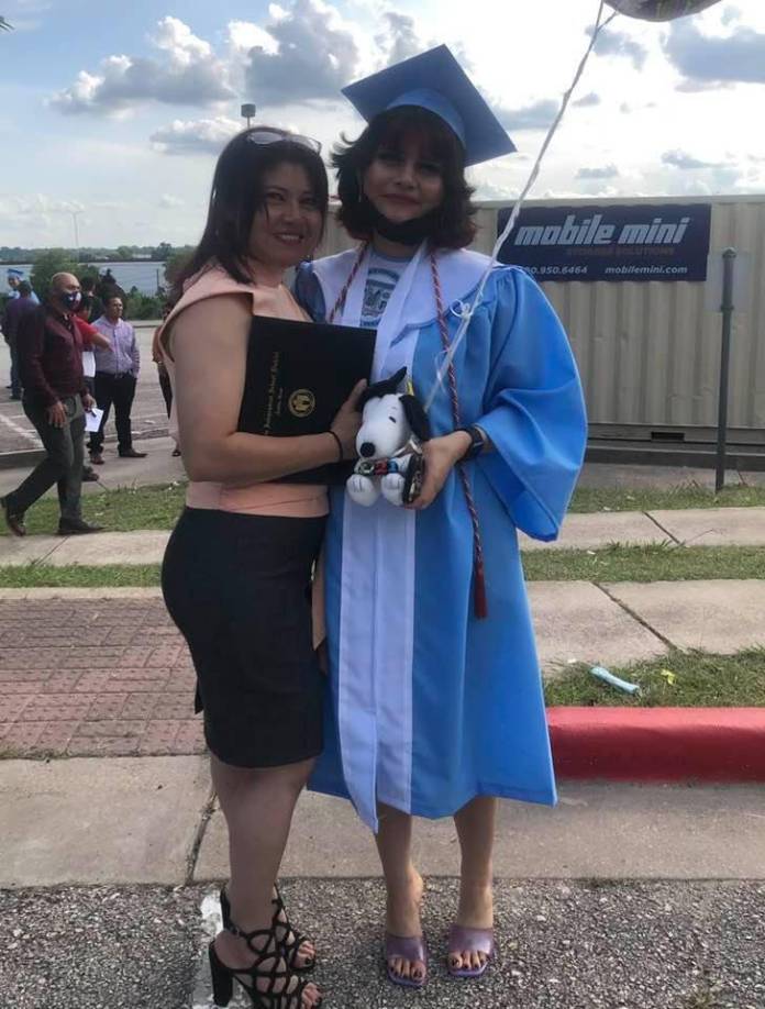 A los años de estar en Estados Unidos nació su primera hija, que ahora tiene 20 años y a la cual presumía en las redes sociales como su más grande trofeo.