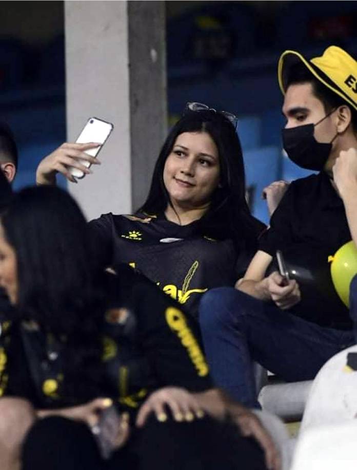 Y no podía faltar una selfie para recordar el bonito momento de asistir al estadio a apoyar a la Máquina.