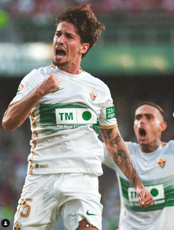 Álex Collado no ha tenido mucho protagonismo en el Elche en una temporada en la que se ha perdido partidos por una lesión en el aductor. Su futuro podría estar en la liga griega.