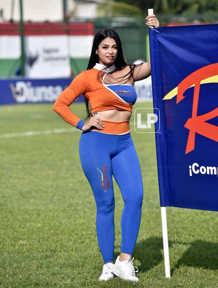 Tarde de clásico y de bellas chicas que engalanaron el partido.