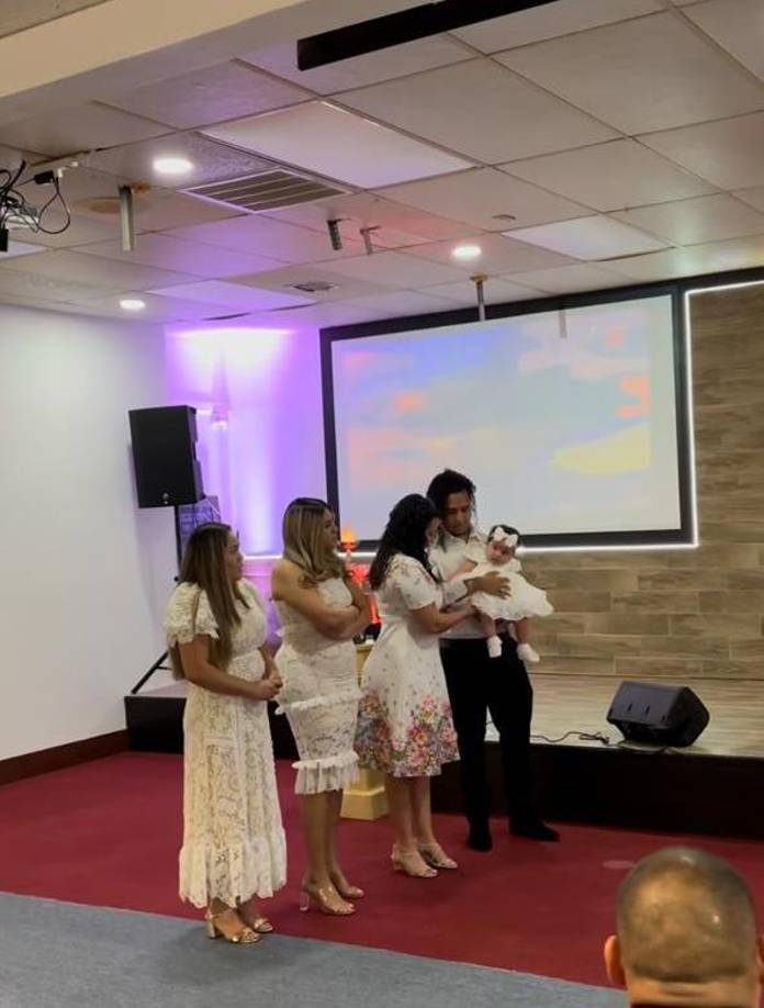 Familiares y amigos cercanos no quisieron perderse este especial momento y estuvieron presentes en la emotiva ceremonia.