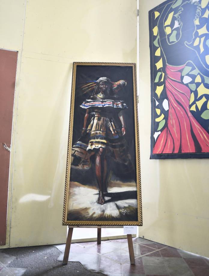 Fotos: Stanley Banegas expone sus pinturas en homenaje a los garífunas