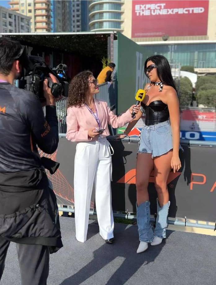 La presencia de Ivana Knöll llamó la atención y los medios de comunicación aprovecharon a entrevistarla.