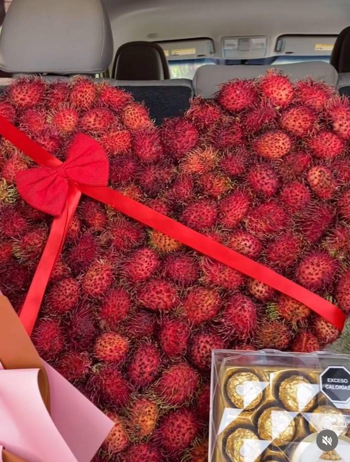 Aby Castillo con su ingenio y creatividad de los ramos de lichas y rosas a logrado ser ya una referente de los obsequios en El Progreso, Yoro y alrededores.