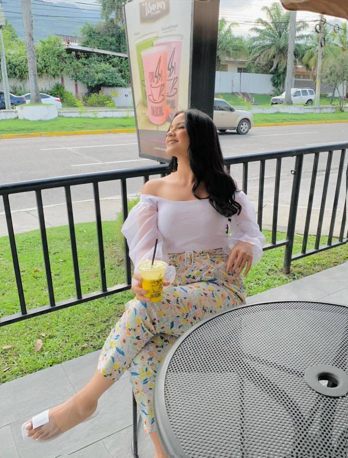 “Hoy, desde las 10 :30 am, estaremos realizando en el campo La Polvosa un evento benéfico para nuestra querida Iris Portillo. Ella es parte de Manos Solidarias y lastimosamente sufrió un accidente el día miércoles por la noche. Está bastante lesionada, con fracturas y hematomas en su cabeza. Dios mediante toque sus corazones para apoyar. Ella estará ingresada en clínica Jireh. Desde ya le agradecemos al doctor Jefri Fernández por siempre apoyar”, escribió en Facebook la organización Manos Solidarias.