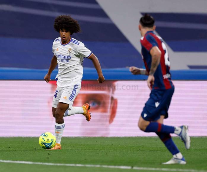 El joven mediocampista Peter González, dominicano nacido en España, jugó unos minutos con el Real Madrid. Juega en el filial del club blanco.