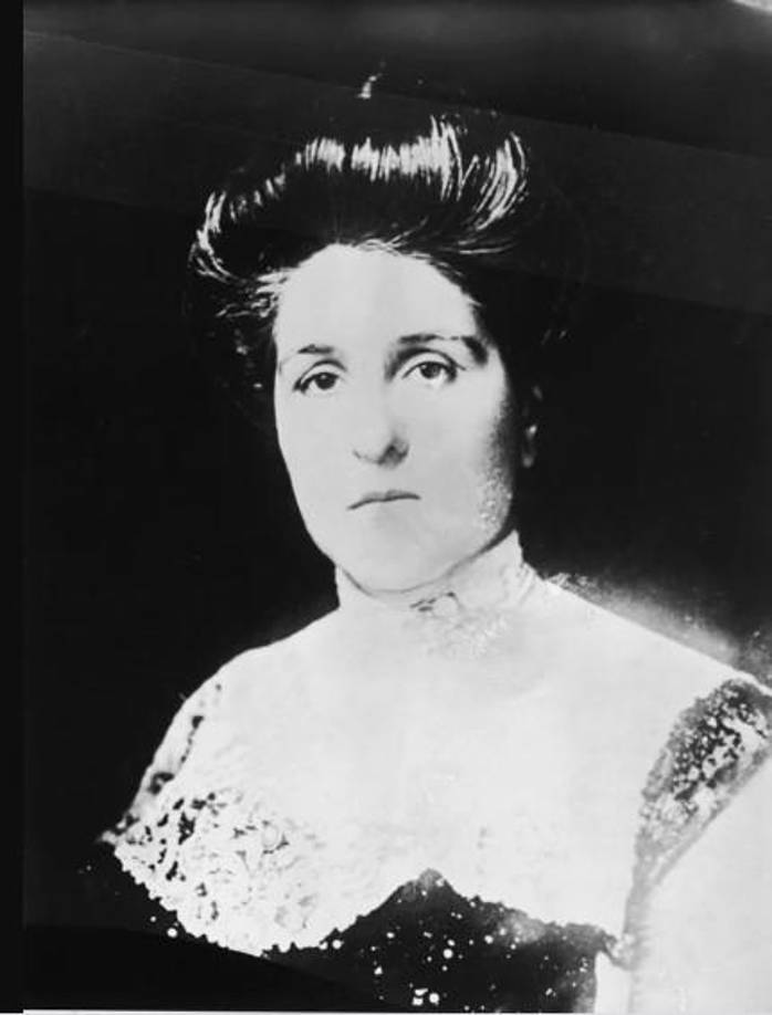 Ida se negó a dejarle solo y antes de retirarse a su camarote ambos fueron vistos abrazados en la cubierta del Titanic. 