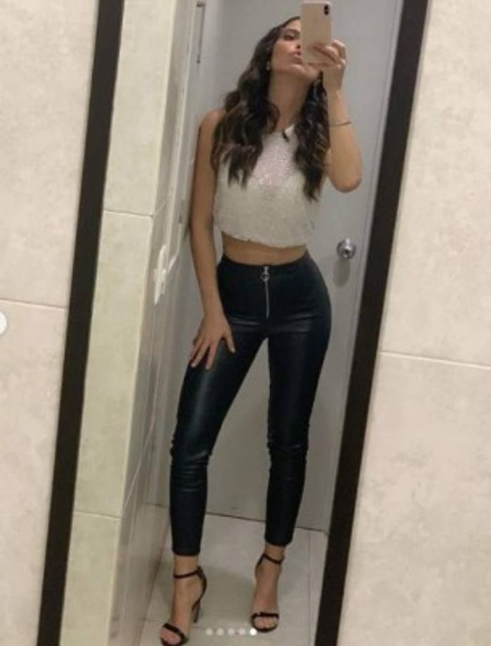 Aunque sus inicios fueron en TV Azteca el 11 de marzo de 2016 anunció su cambio a Televisa a través de su cuenta de Twitter.