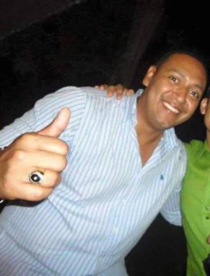 Elvin Alexander Velásquez Espinal transitaba por la residencial el Naranjal de La Ceiba la tarde del 15 de marzo de 2016, cuando fue tiroteado por un sujeto, causándole la muerte. 