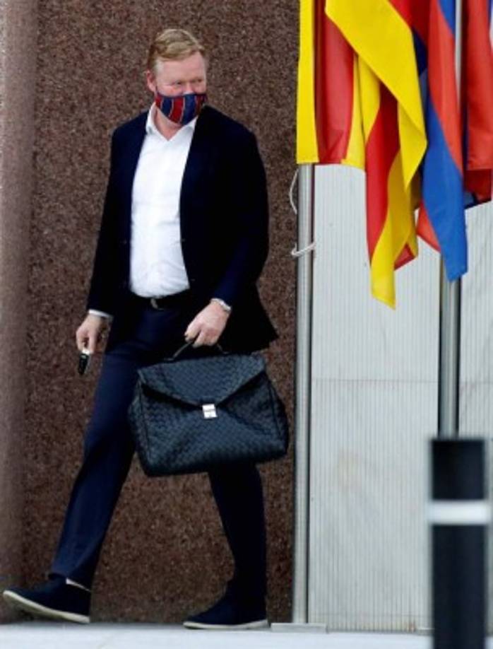 La continuidad de Ronald Koeman como técnico del Barcelona sigue en el aire. El entrenador holandés y el presidente del club azulgrana, Joan Laporta, han mantenido una reunión de media hora de duración en las oficinas del Camp Nou para tratar la continuidad del preparador. Sin embargo, el encuentro ha finalizado sin novedades y las partes se han emplazado a una nueva reunión que tendrá lugar en los próximos días. Foto EFE.