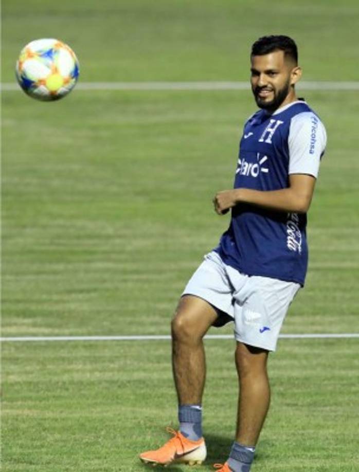 Jorge Álvarez (21 años) - Mediocampista del Olimpia de Honduras.
