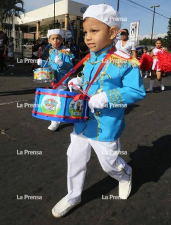 Una verdadera muestra de civismo, sin duda alguna este pequeño lleva con orgullo el nombre de Honduras.
