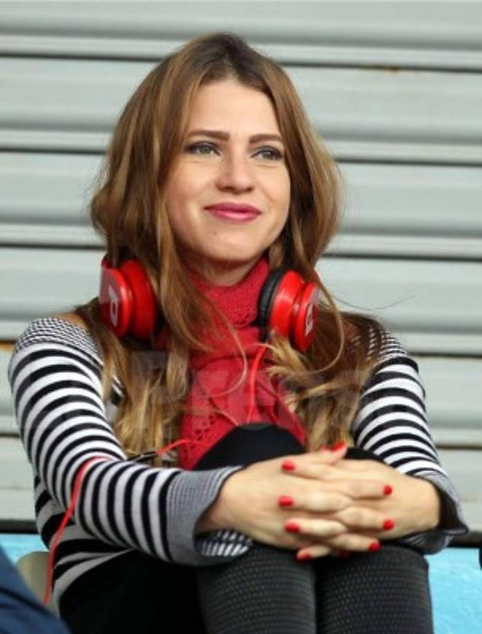 Esta belleza también estuvo en el estadio Nacional. ¿Alguien sabe quién es?