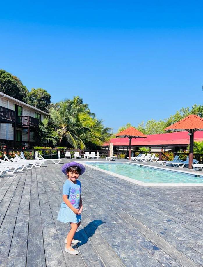 Cuando Marie llegó a los 100,000 suscriptores fue llevada a Roatán.