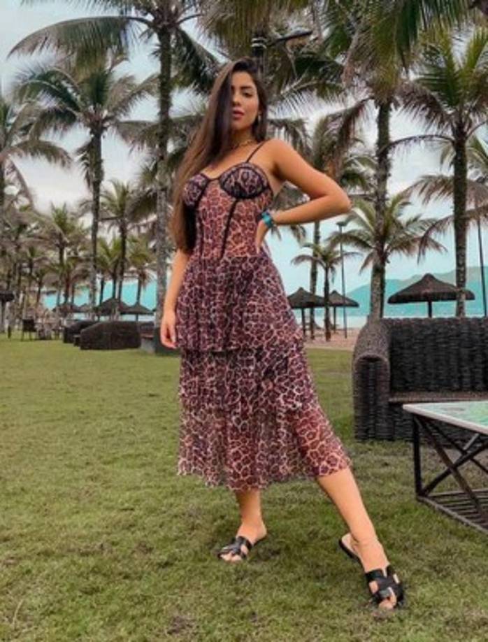 La cuenta de Instagram de la chica es analizbittencourt