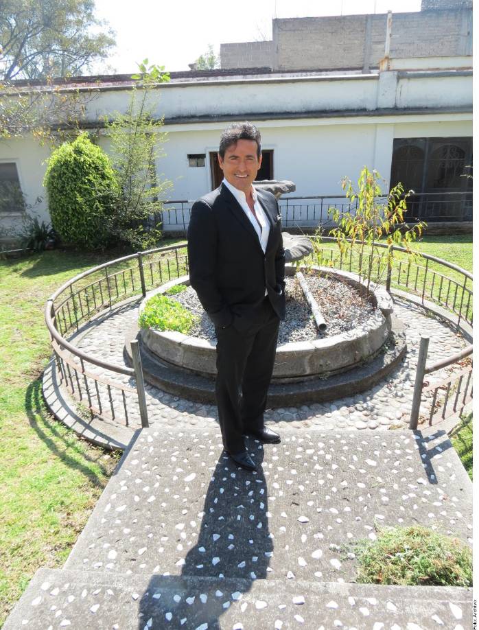 Marín, que se había forjado una carrera previa como actor de musicales como “Los miserables” o “La bella y la bestia”, entró en 2003 a formar parte de este proyecto, para el que también fueron contratados Urs Bühler, Sébastien Izambard y David Miller.