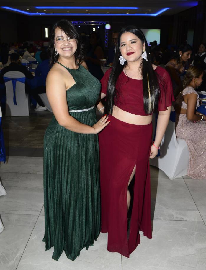 Kary Murcia y Josselyn Cano.