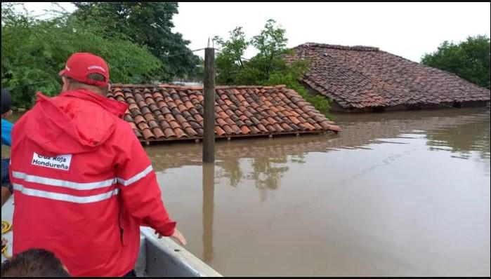 El agua inundó cientos de hectáreas en el sur hondureño.