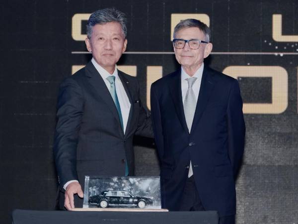 A los 81 años, Alan Flores partió tras una vida dedicada a la innovación empresarial.