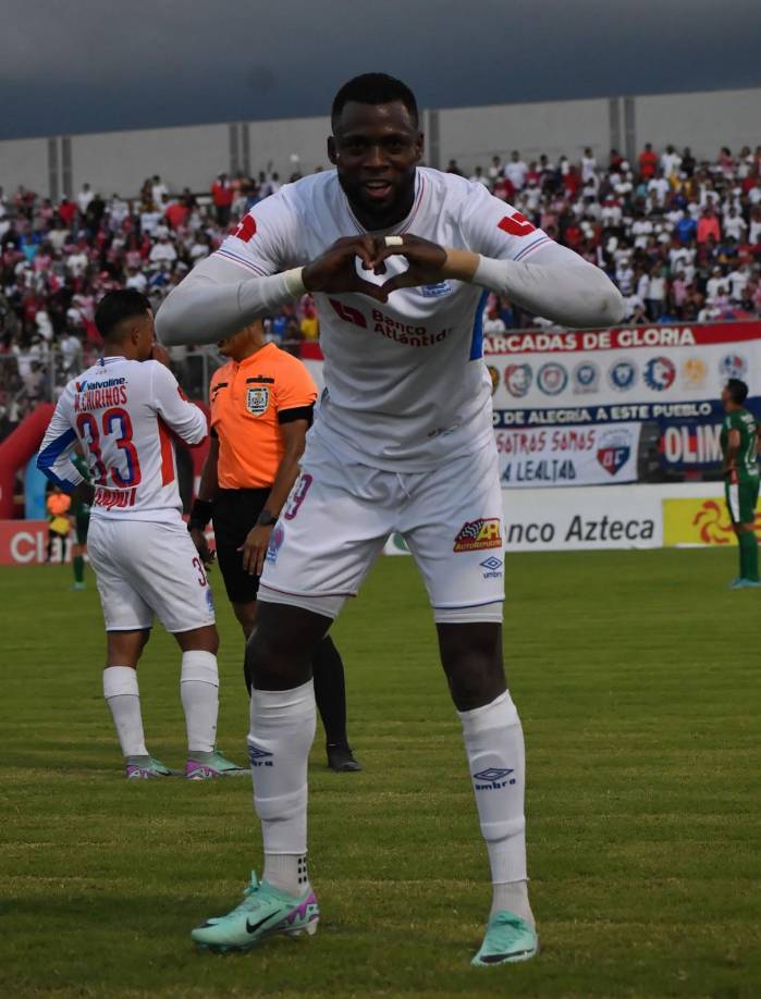 Yustin Arboleda celebrando su primer gol del Torneo Clausura 2024.