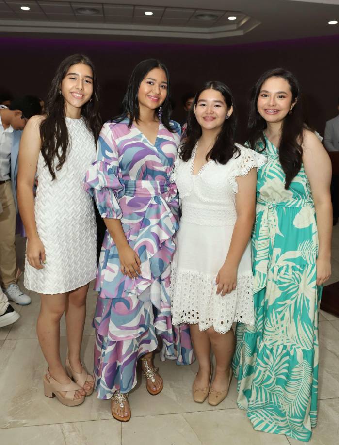 Jumana Larach, Sharon Reyes, JingYing Wang y Ximena Rivera