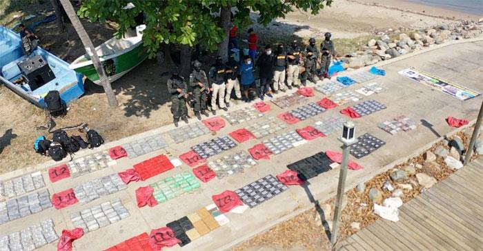 Reciben 11 años de cárcel por transportar 739 kilos de cocaína en una lancha