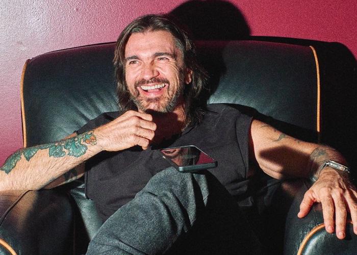 Juanes sorprende a fan cantando una de sus canciones