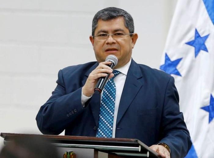 Allanan casa de Leonel Ayala, exministro de Gobernación