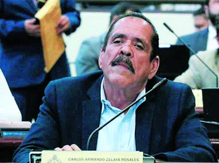 Carlos Zelaya propone una Cicih como acompañante