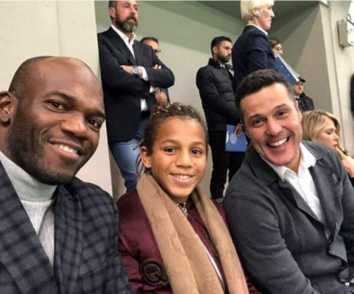 David Suazo estuvo presente en el estadio Giuseppe Meazza. El hondureño fue espectador de lujo en el triunfo del Inter contra el Milan y estuvo acompañado por su hijo y el ex portero brasileño Julio César. Foto Instagram