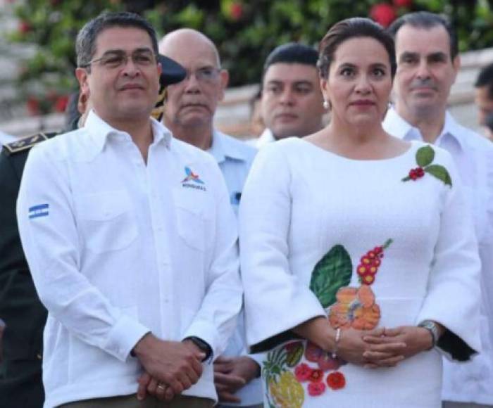 2017: El sencillo pero sobrio vestido destacó la riqueza natural de Honduras.