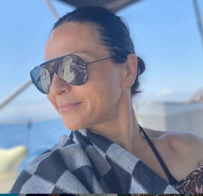 La italiana Elisa Secchi es la esposa de David Suazo y en sus redes sociales ha mostrado lo bien que la están pasando en la isla de Cerdeña, Italia.