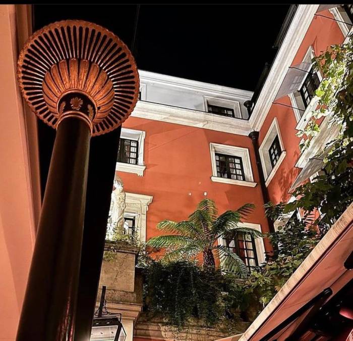 Además de restaurante, también es un hotel espectacular ubicado en París. 