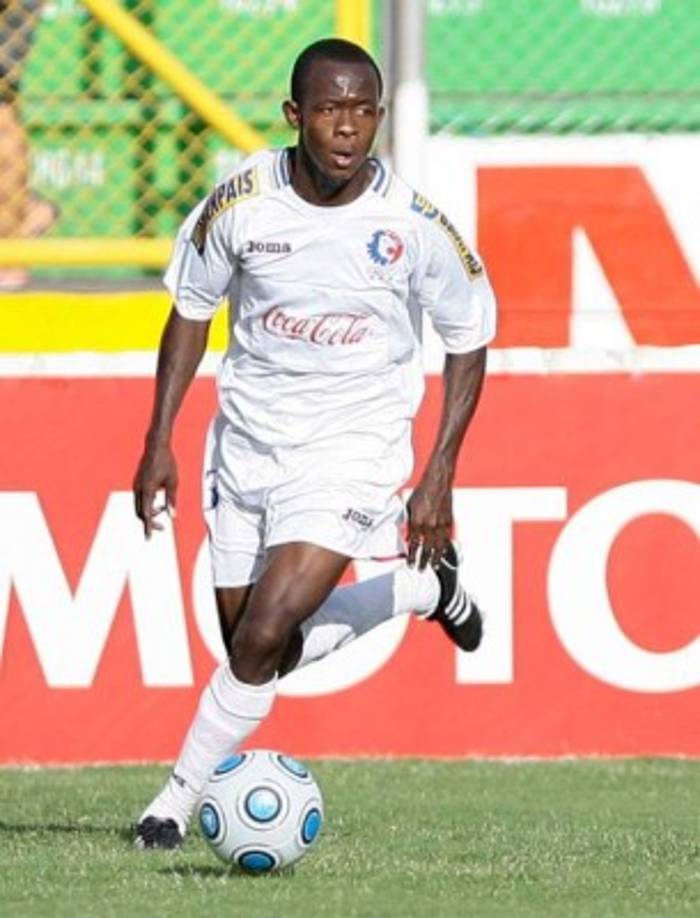 El zaguero Henry Bermúdez, ex del Victoria, Olimpia y Vida, milita actualmente en el equipo Universidad de San Carlos de la Segunda División de Guatemala.