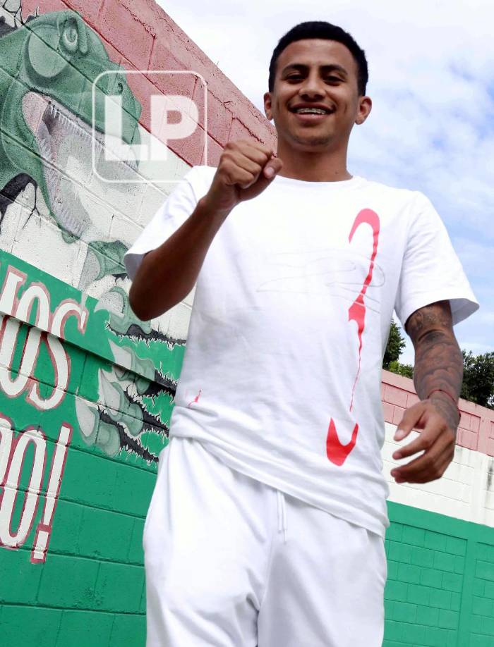 Selvin Guevara llegando a la sede del Monstruo Verde.