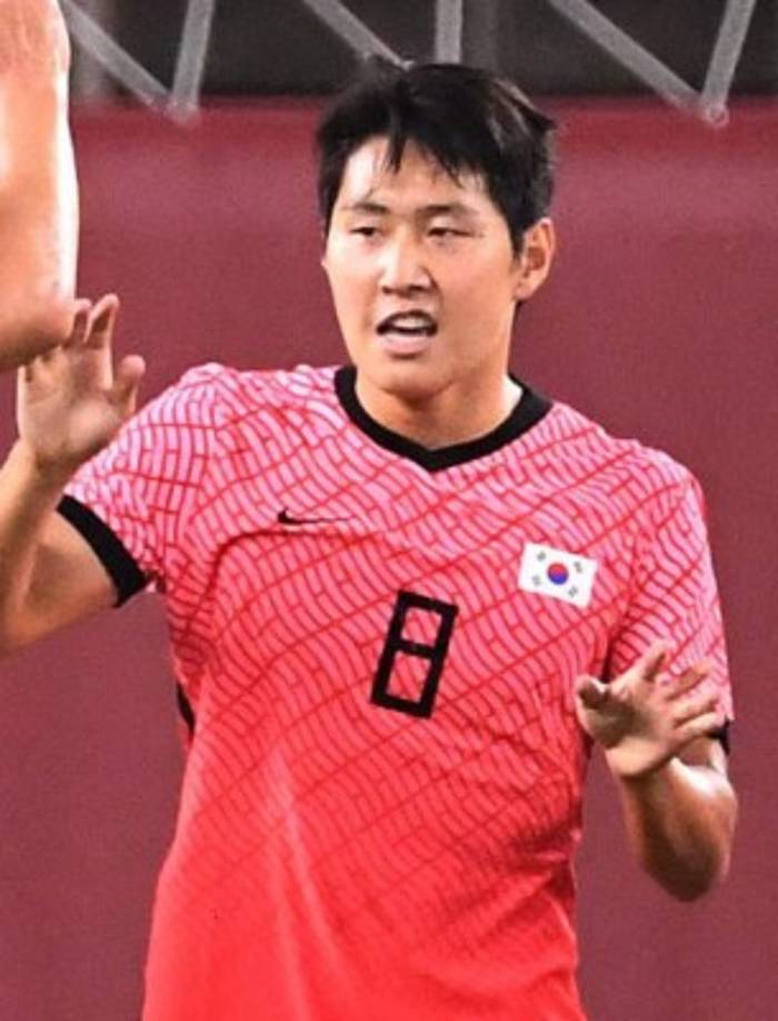 Kang-in Lee (Corea del Sur): Su plasticidad para recibir entre líneas, la forma de relacionarse, el modo en que sale de presión por dentro y fuera y su gen competitivo le convierten en la estrella indiscutida del combinado asiático. Foto AFP.