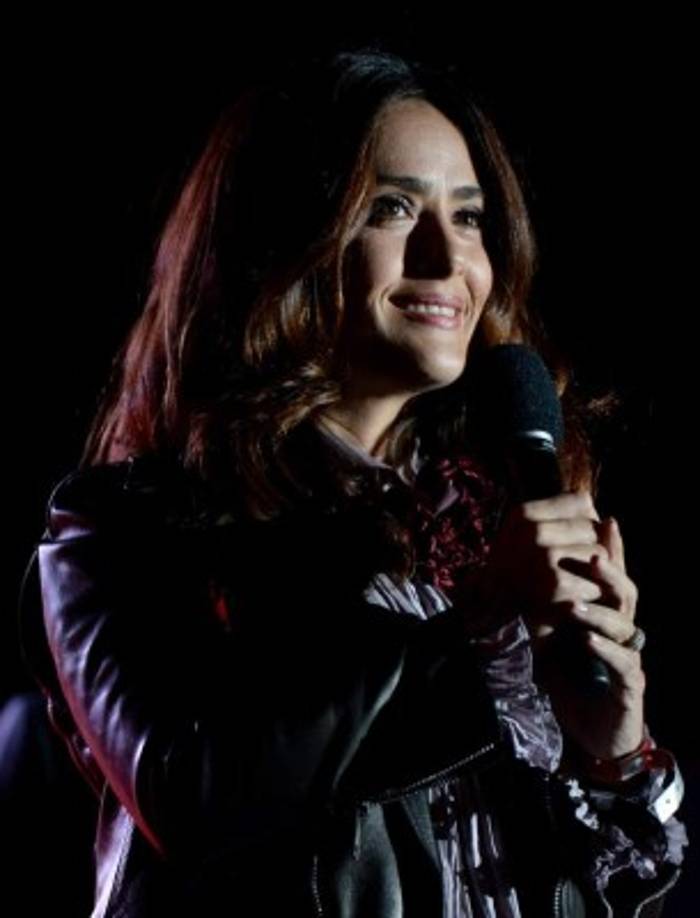 Salma Hayek, actriz: “Los países que respetan los derechos de las mujeres, mejoran. Los que los ignoran, se hunden”.