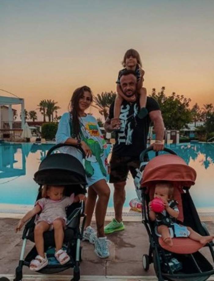 Sofía, una influencer rusa de 25 años con más de 5 millones de seguidores en Instagram, se separó a inicios de este año de su esposo pero mantenían una relación cercana y amistosa por sus tres hijos en común.