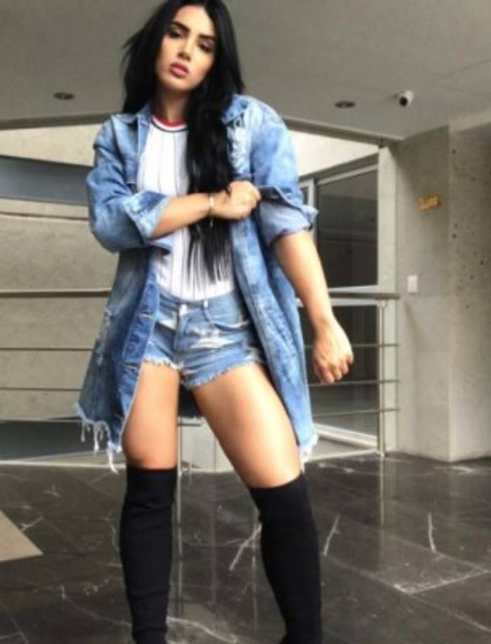 La jovencita tiene un futuro en la farándula, ya que estudia actuación en el Centro de Educación Artística (CEA) de Televisa.