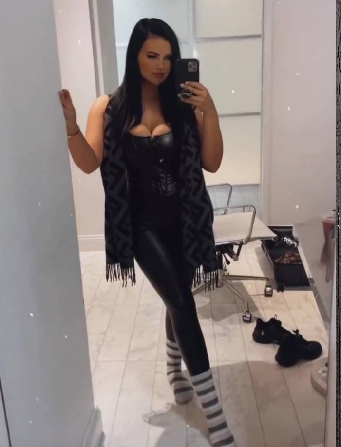 La falta de resultados y de ingresos la llevo en 2019 a abandonar los motores y cambiarlos por la industria del cine para adultos.