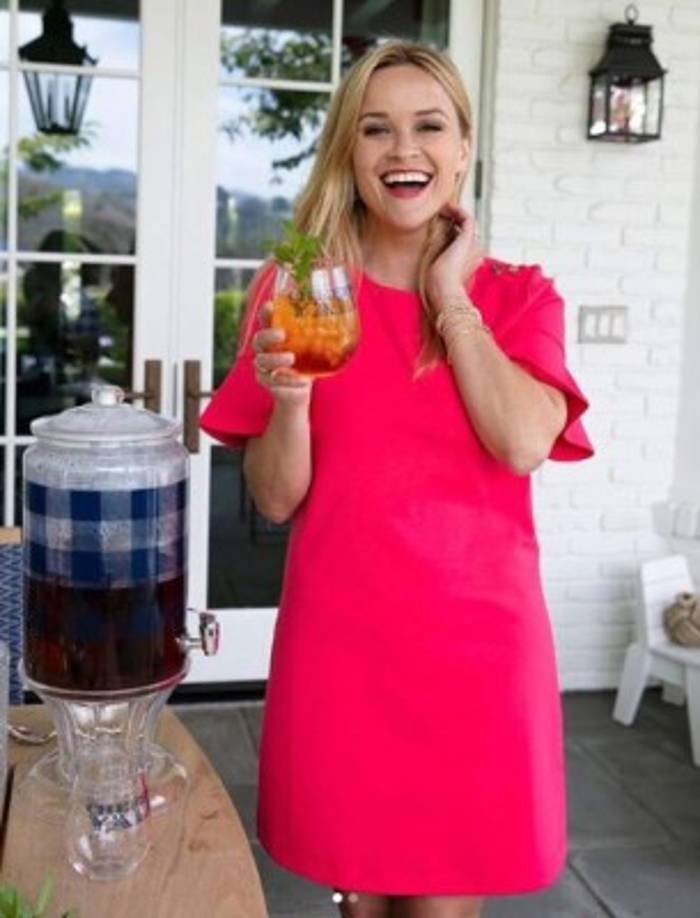 La protagonista de 'Legalmente Rubia', presentó en su cuenta de Instagram a su otra 'gemela'.