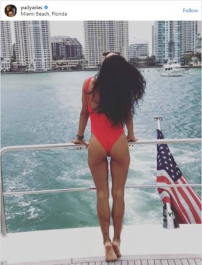 Además de compartir consejitos de belleza y yoga, ella comparte con sus fans hermosas fotos en traje de baño.