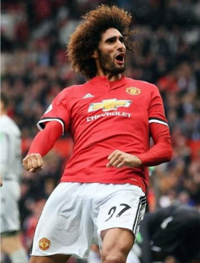 El Manchester United quiere renovar a Marouane Fellaini que a partir de enero será libre para buscar otra casa. El problema es que desde el club de Manchester temen que el jugador pida un gran aumento de sueldo, así lo explican en Inglaterra. Mourinho quiere que el jugador siga pero también hay interés de otros equipos.