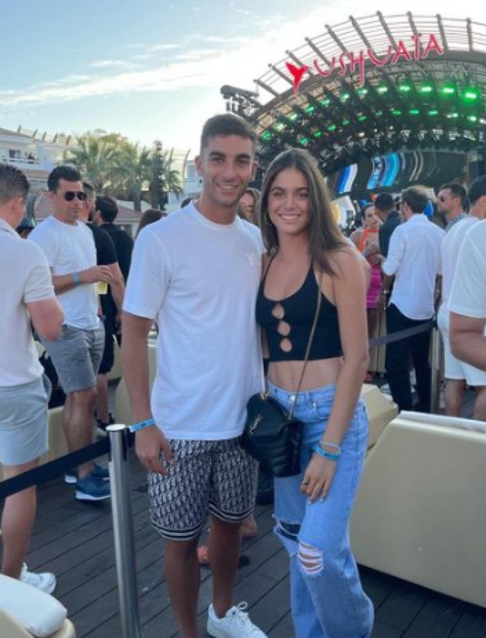 La pareja comenzó su romance cuando Ferran Torres militaba en el Manchester City. La pareja compartía fotos juntos habitualmente, sin embargo, desde hace varias semanas dejaron de hacerlo.