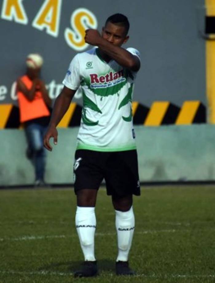 La celebración de Óscar Salas tras marcar su séptimo gol en el torneo.